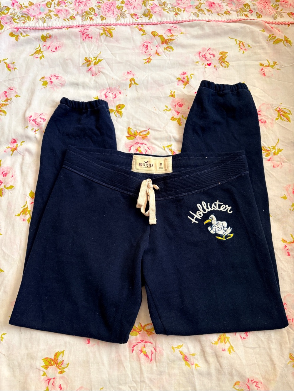 Vintage Hollister Navy cuffed Sweatpant Joggers with Cream Drawstring